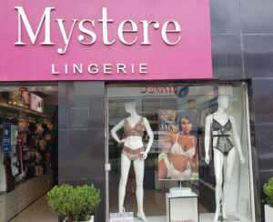 fachada_mystere-300×244
